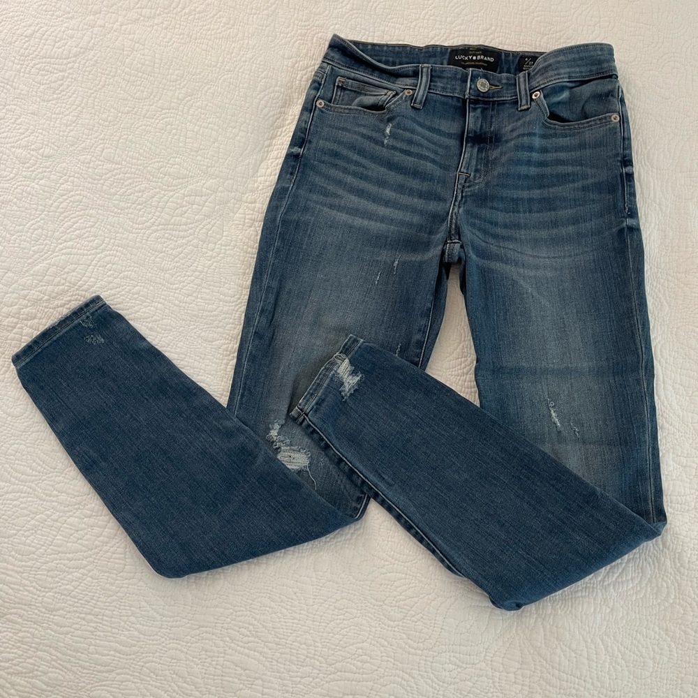 Lucky Brand Skinny size 4 distressed.
